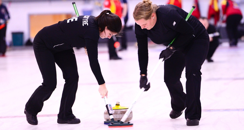 PEI’s Vanessa Hamming and Michelle MacIntyre in action at the 2015 Canadian Mixed Curling Championship in North Bay, Ont. (Brian Doherty Photography)