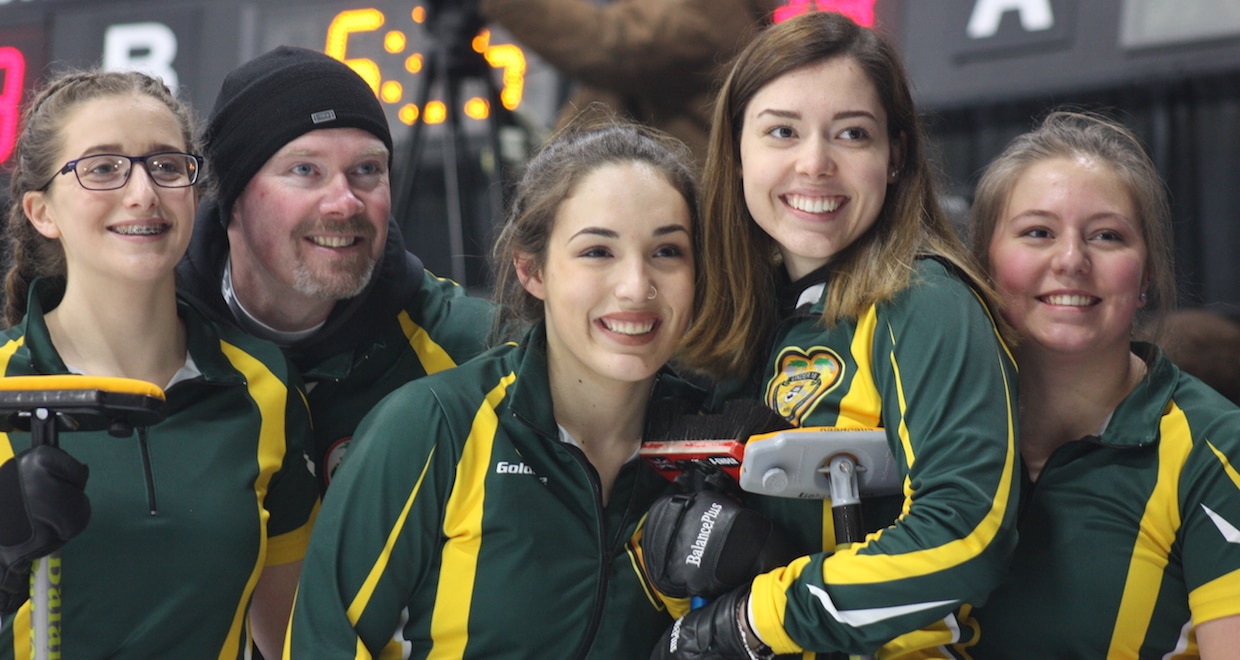 Curling Canada U18 Girls NO Final group smile FI