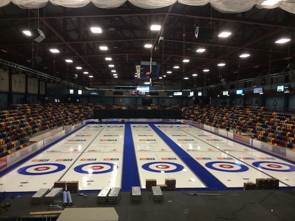 Le Corner Brook Civic Centre, hôte des Championnats de curling junior M & M Meat Shops canadiens 2015.