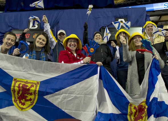 Spectateurs Nouvelle-Écosse étaient en vigueur le vendredi matin! (Photo, Curling Canada / Michael Burns)