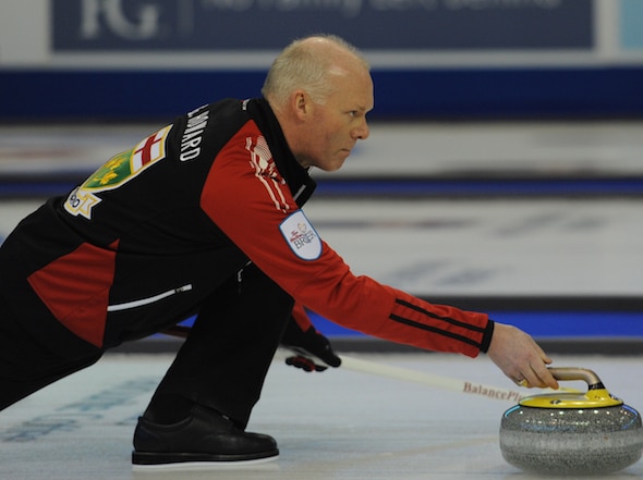 Glenn Howard jouera avec sa fille Carly au 2015 double mixte canadien pour les essais. (Photo, Curling Canada / Michael Burns)