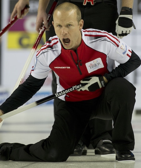 Équipe Canada capitaine Pat Simmons  montre son intensité mercredi après-midi. (Photo, Curling Canada / Michael Burns)