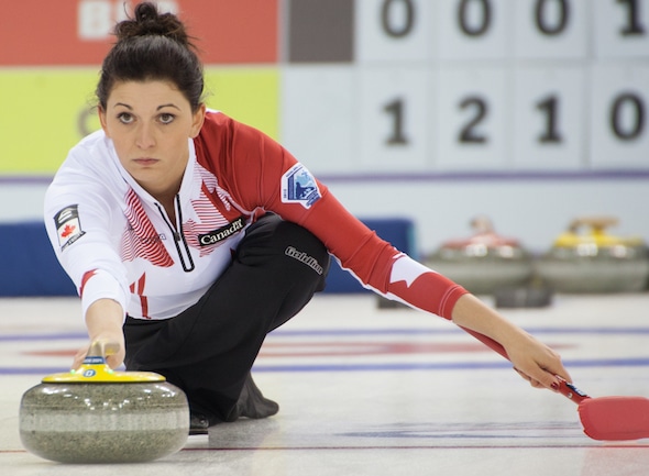 Régnant double mixte canadiens champion Kalynn Park instruiront au Four-Foot double mixte camp à Kelowna, C-B (Photo, Fédération mondiale de curling)