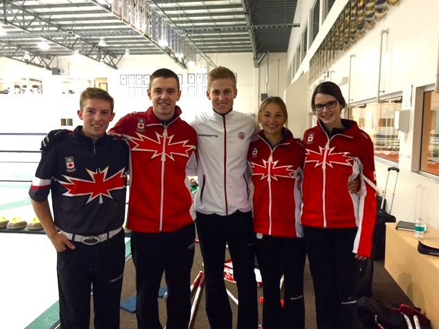 Thomas Scoffin, Canadian University champion and 2012 Youth Olympics bronze medalist, visited the team to offer tips on competing at the Youth Olympic Games  (Photo H. Radford)