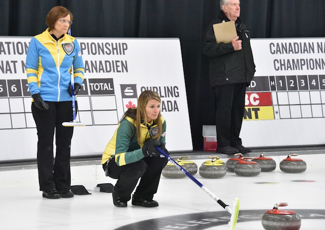 Alberta skip Nanette Dupont and Northern Ontario skip Kathie Jackson in action at the 2015 Travelers Curling Club Championship in Ottawa (Curling Canada/Claudette Bockstael)