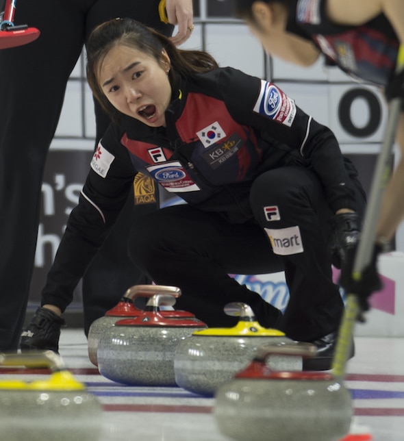 Capitaine sud-coréen Ji Sun Kim arraché une victoire choquante sur Équipe Canada, le mercredi après-midi. (Photo, Curling Canada / Michael Burns)
