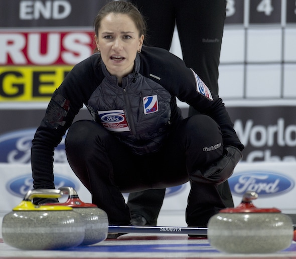 Anna Sidorova de Russie améliorée à 8-3 en battant l'Allemagne jeudi matin. (Photo, Curling Canada / Michael Burns)