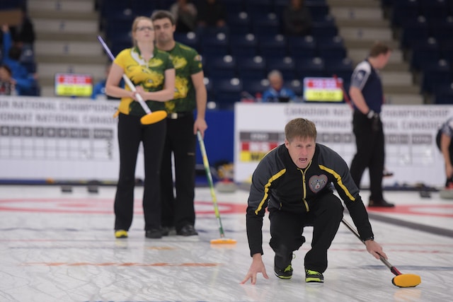 New Brunswick skip Charlie Sullivan calls the line while Northern Ontario’s Megan Carr and Kory Carr follow the action during the final game of the championship round at the 2017 Canadian Mixed Curling Championship in Yarmouth, N.S. (Curling Canada/Clifton Saulnier photo)