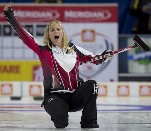 Jennifer Jones et son équipe de Winnipeg se rendent à la finale féminine de la Coupe Canada Home Hardware 2016, présentée par Meridian Manufacturing. (Photo, Curling Canada / Michael Burns)