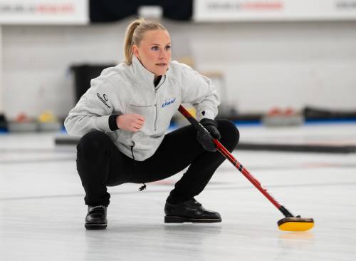 Serena Gray-Withers in action at the 2026 Canadian Mixed Doubles Curling Championship. (Photo, Curling Canada/Amanda Wong)
