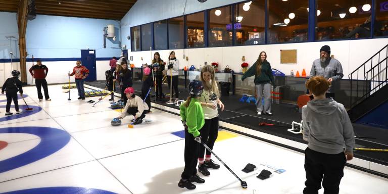 Les sympathisants du curling partout au Canada ont profité de la fièvre olympique et paralympique pour joindre le jeu